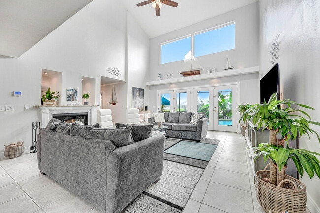 Building Photo - 1585 Sykes Creek Dr