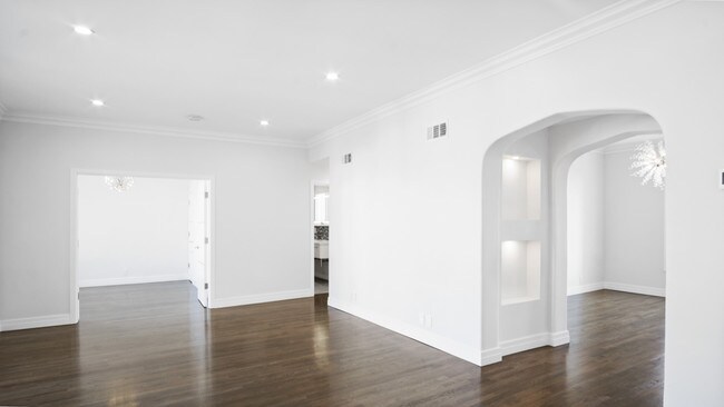 Building Photo - 1424 N Crescent Heights Blvd