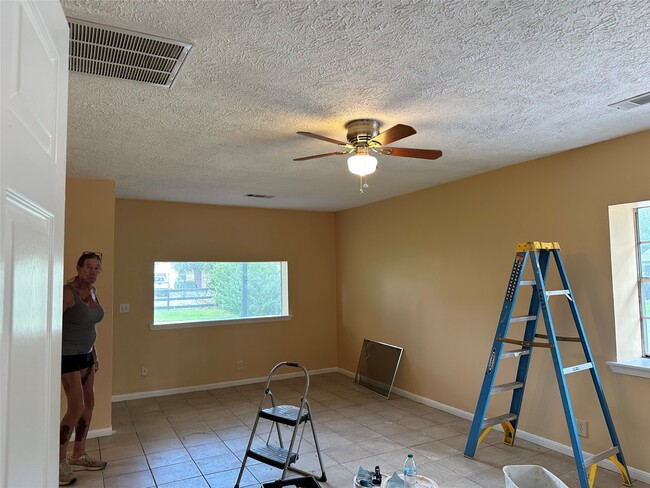 Foto del edificio - 9334 Lomax St