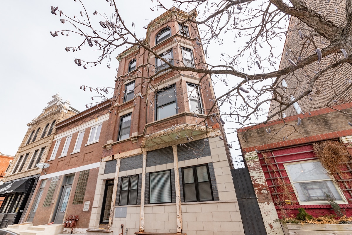 Primary Photo - 1907 S Racine Ave