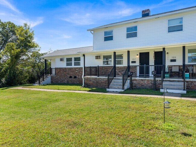 Building Photo - Oak Ridge 37830 - 3 bedroom 2 bath duplex - call Chad Weeks 865-567-6193