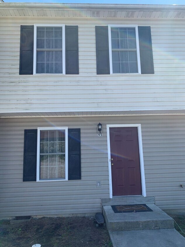 Primary Photo - 3 Bedroom 2.5 Bath Townhouse