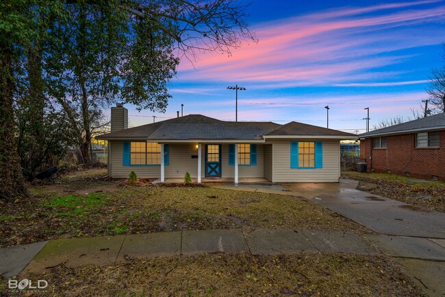 Building Photo - Check Out this 3 bed 2 bath!!