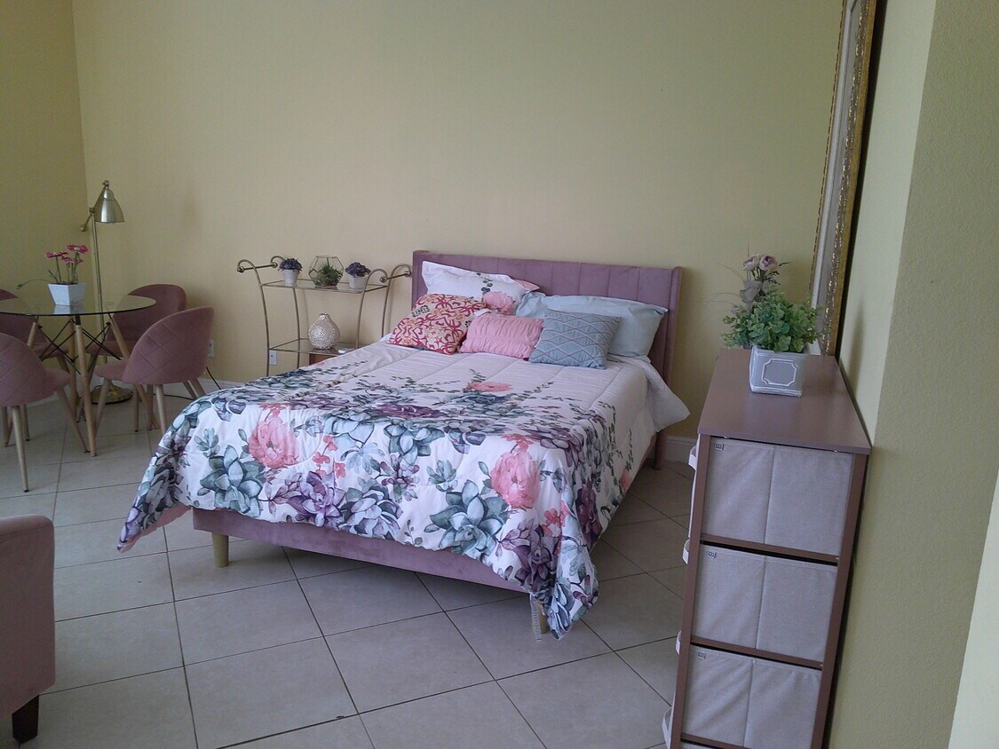 Foto principal - 6425 Royal Palm Beach Blvd