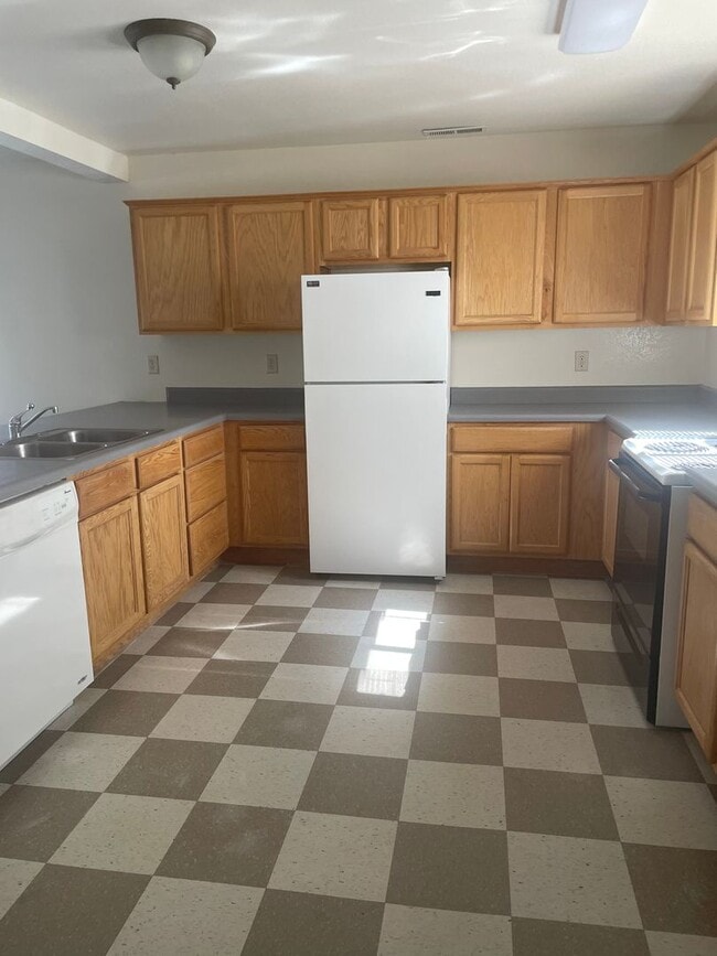 Building Photo - 3 Bedroom 2.5 bath rental Available