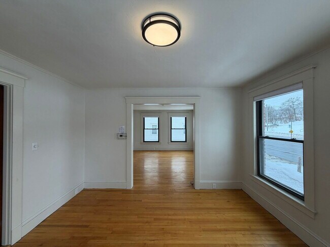 Foto del edificio - 248 N Main St