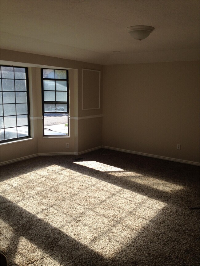 Building Photo - 935 N 975 E
