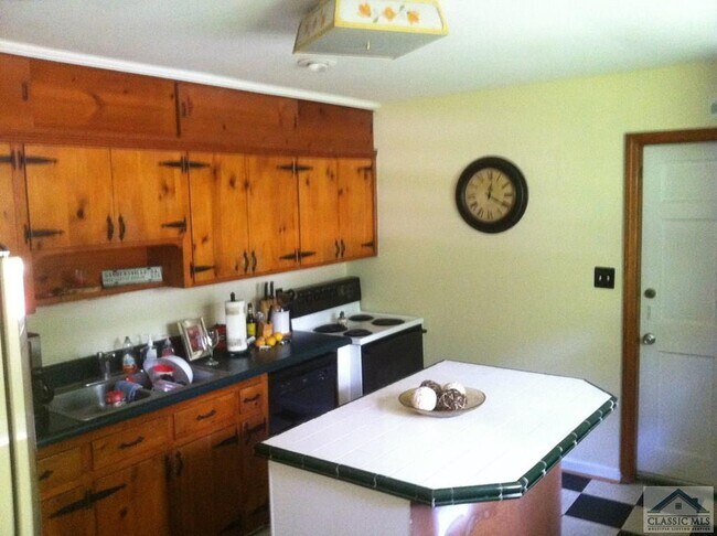 Building Photo - 523 Woodland Hills Dr