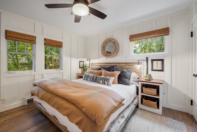 Foto del edificio - Fully Furnished Home Two Blocks from Main ...
