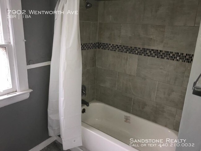 Building Photo - 3 bedroom in Cleveland OH 44102