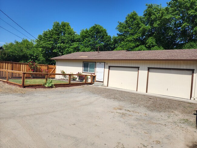Building Photo - 9944 Martin Rd