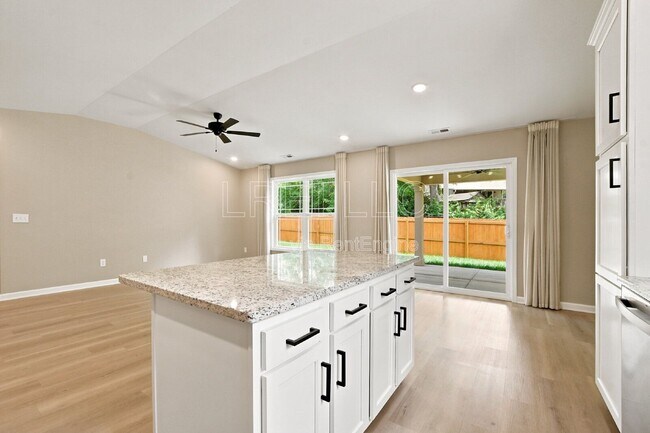 Foto del edificio - 11017 Meadow Run Rd