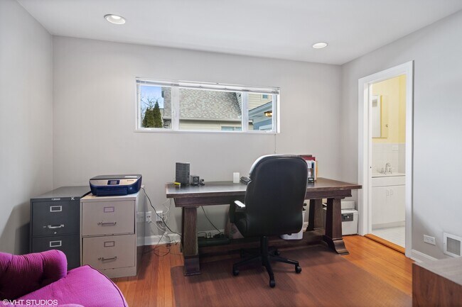 Building Photo - 923 S Beverly Ln