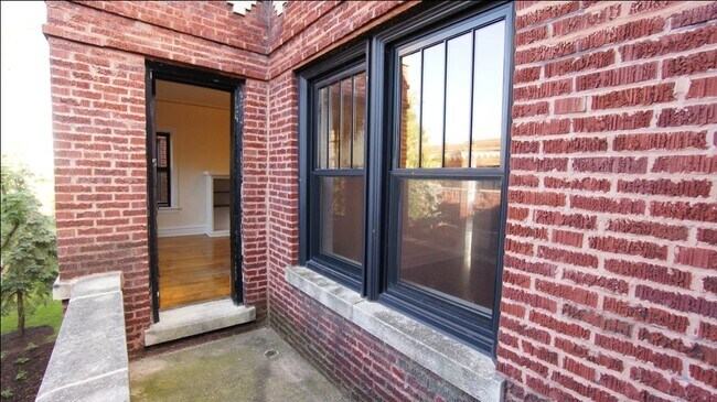 Foto del edificio - 2522 N Kedzie Blvd