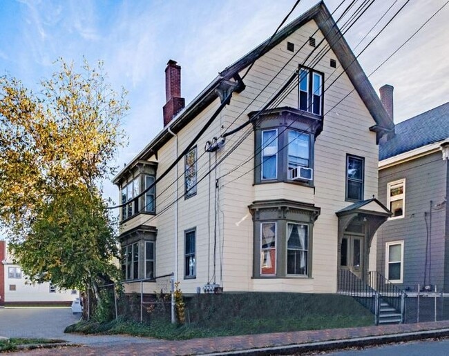 10 Dow St