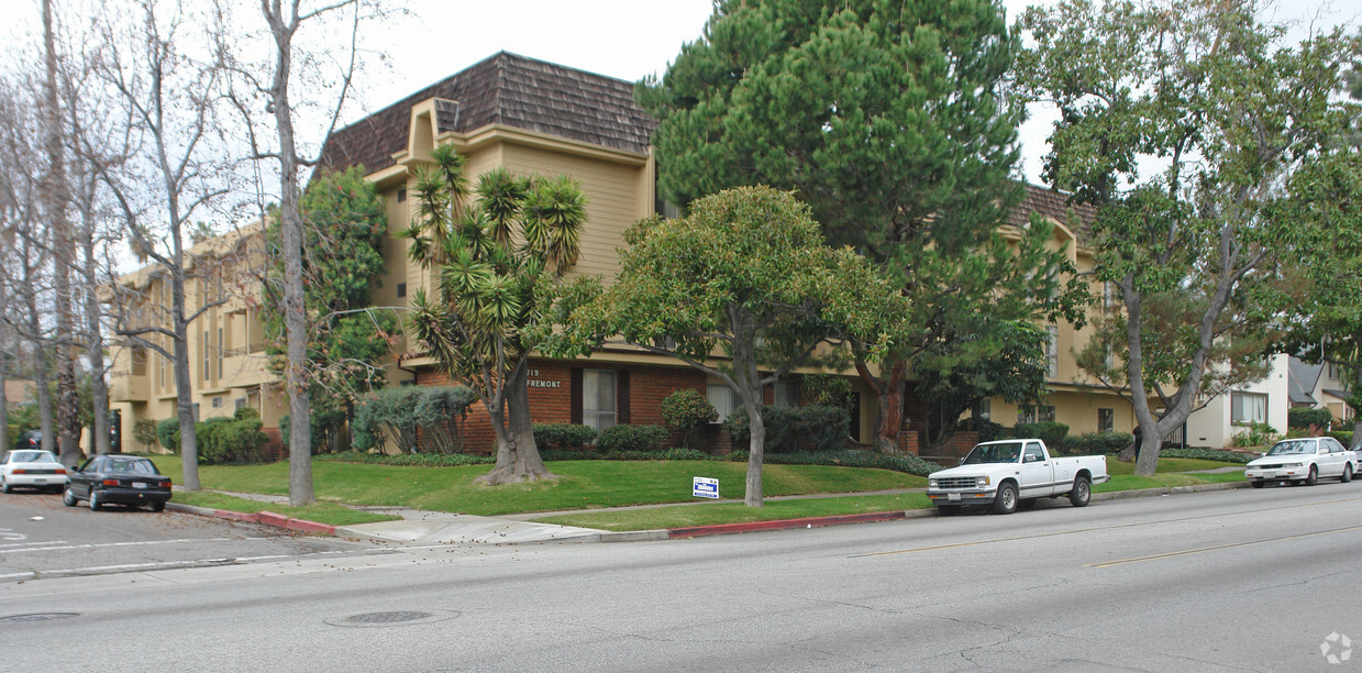 1719 Fremont St - Fremont Apartments