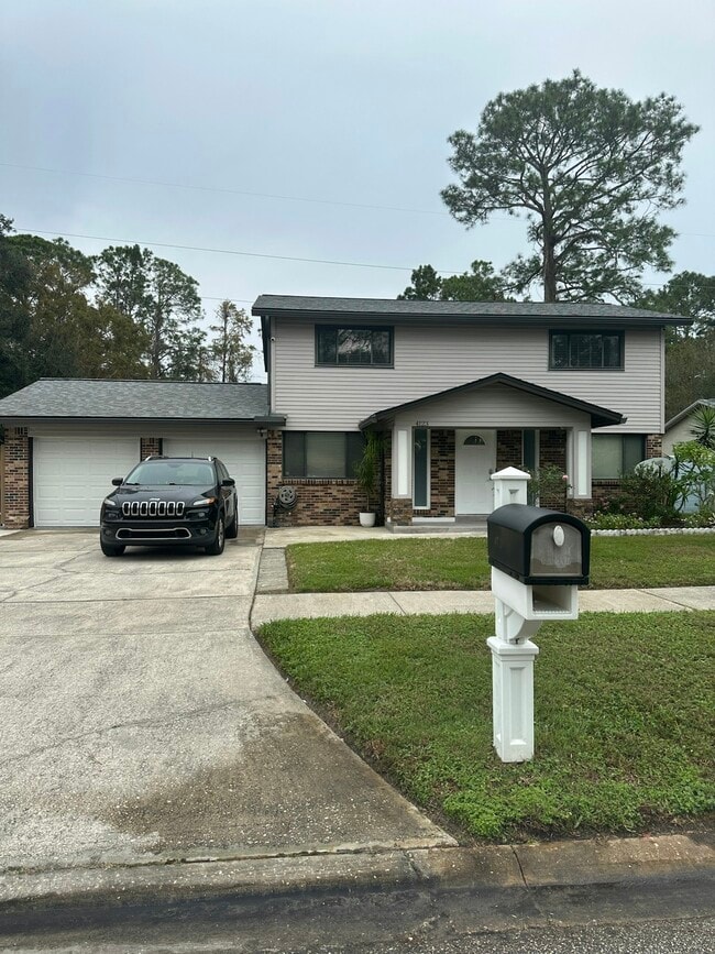 Building Photo - 4123 Lazy Hollow Ln N