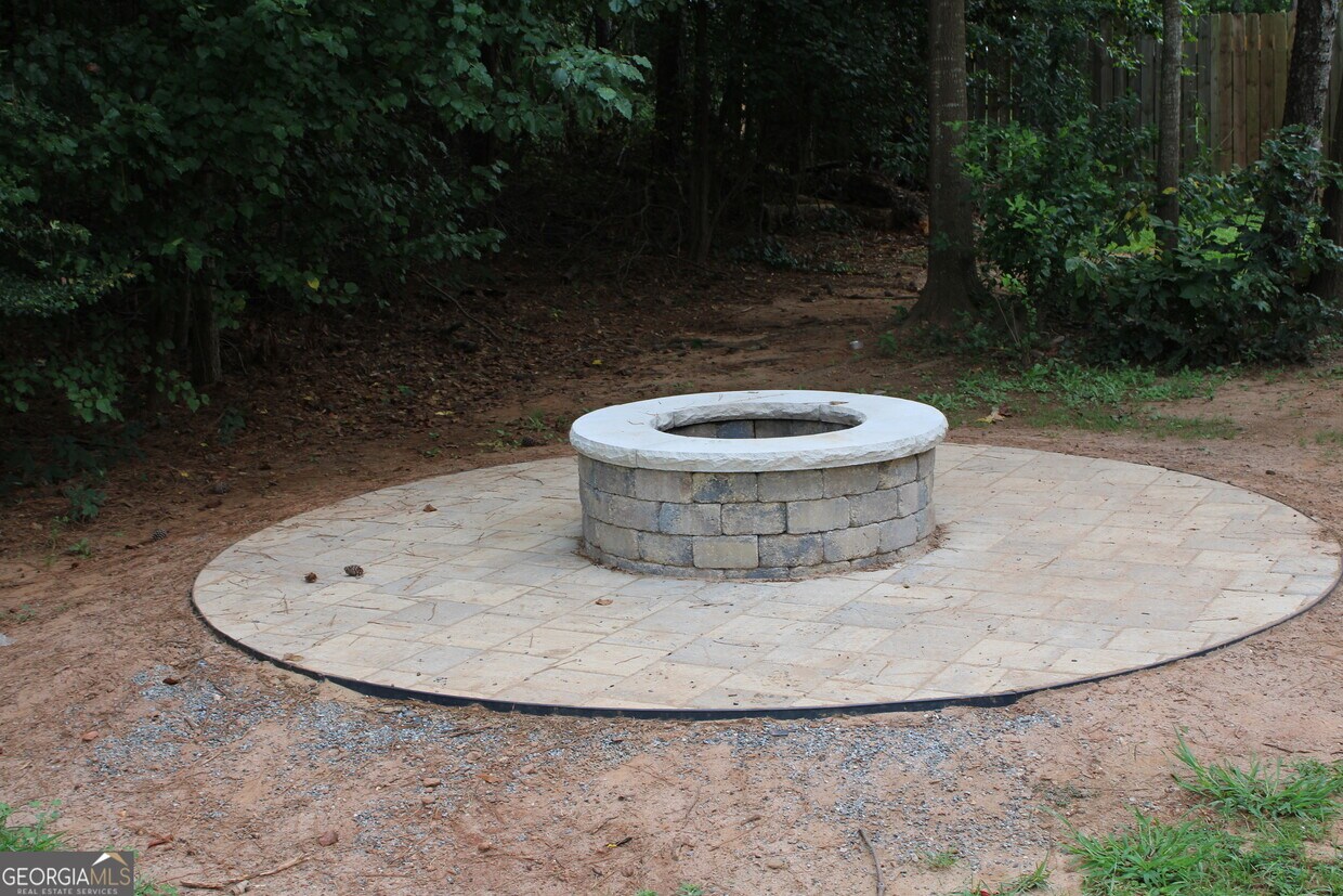 Building Photo - 1233 Sweet Pine Dr