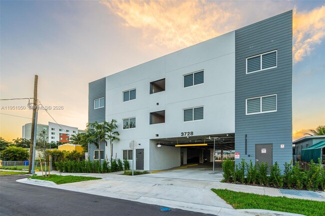 Foto del edificio - 3728 NW 19th Ave