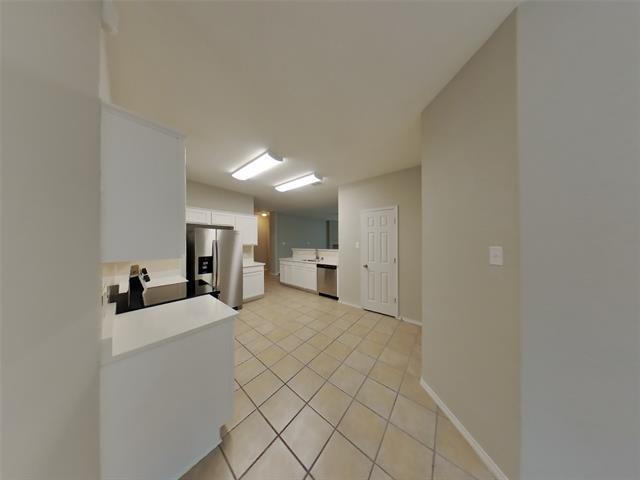 Building Photo - 910 Medina Dr