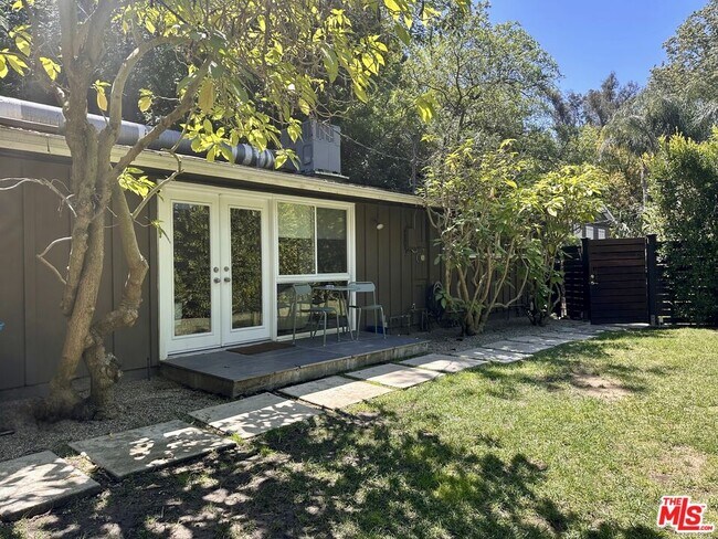 Foto del edificio - 8350 Lookout Mountain Ave