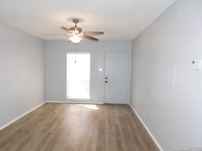 Foto del edificio - 6707 Pleasant Oak Dr