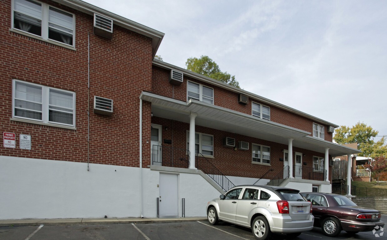 Building Photo - 1720 Hunt Rd