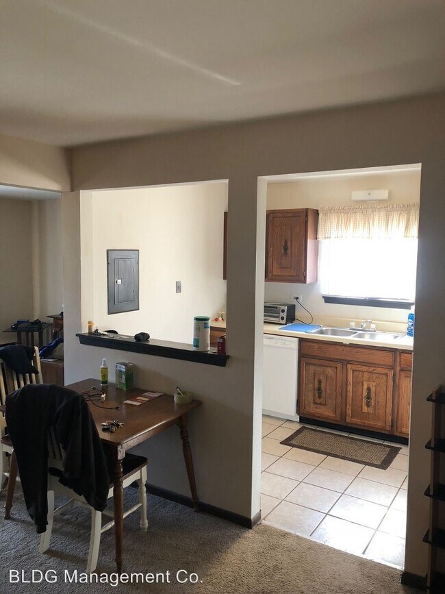 Foto del edificio - 457 Spruce Dr