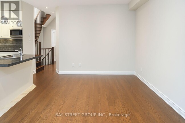 Building Photo - 33 Mazarine Ln