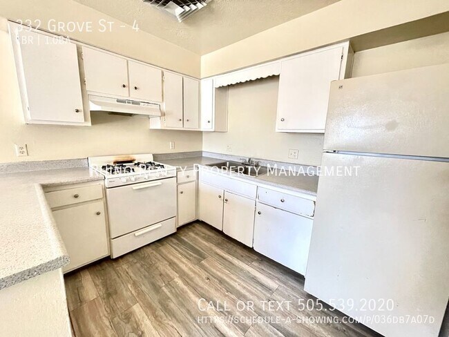 Building Photo - 1/2 Off First Months Rent! Two-Story 1 Bed...