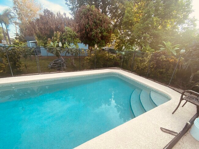 Foto del edificio - 338 SW Tulip Blvd