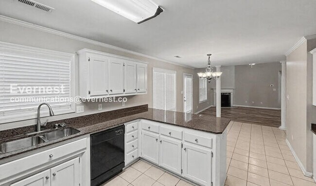 Foto del edificio - Limited Time Special Offer / 4 Bed, 2.5 Bath Home with Garage / Pet-Friendly / Vouchers Accepted ...