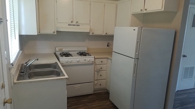 Foto del edificio - 3133 Spring Valley Dr