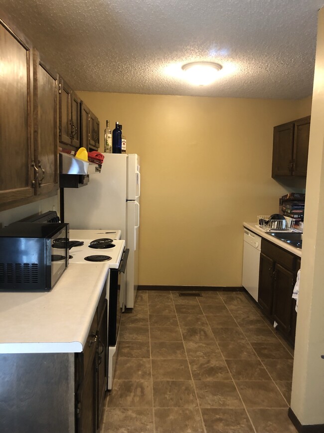 Spacious kitchen! - 2013 N Old Manor Rd