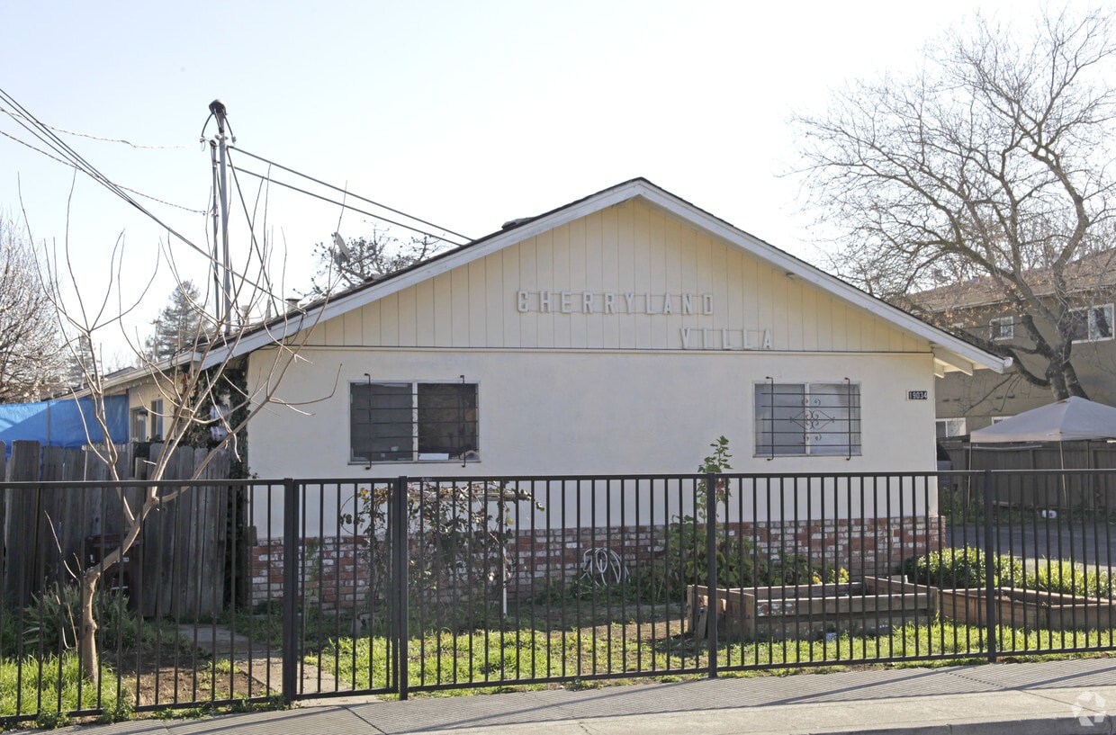 Building Photo - Cherry Lane Villa