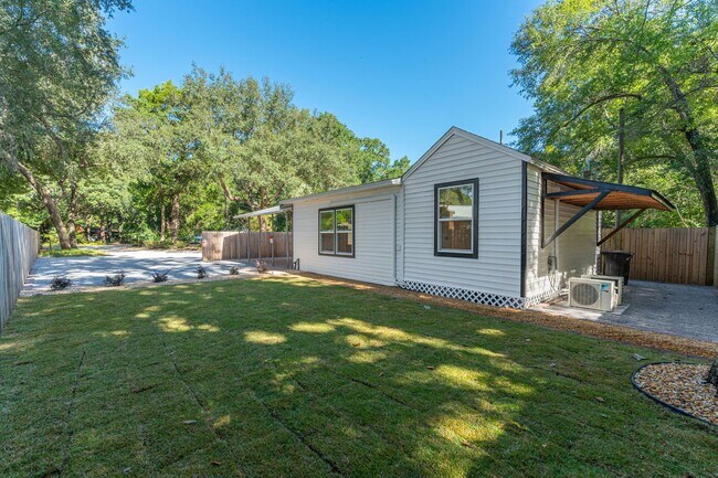 Foto del edificio - Peaceful Retreat! Just minutes from Niceville!