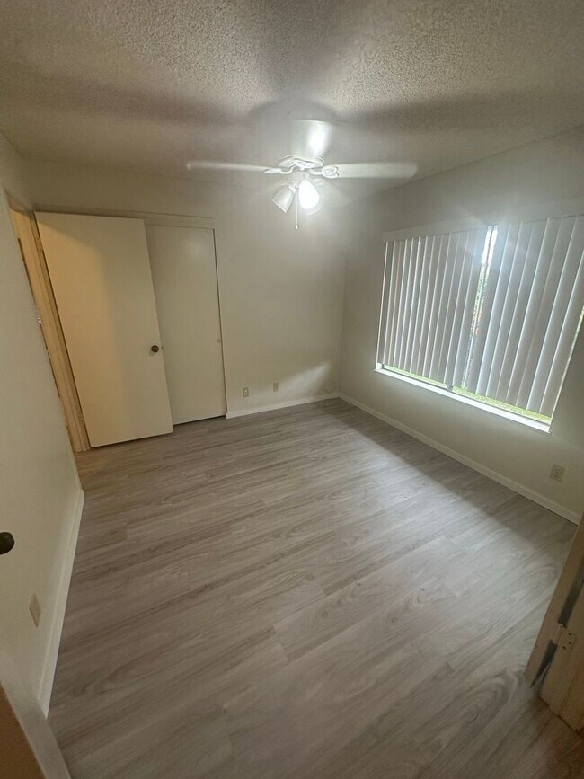 Foto del edificio - Newly Renovated 3 BD / 2 BA Townhome in Pearl City!