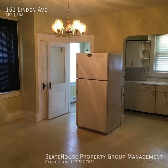 Building Photo - Charming 3 Bedroom!
