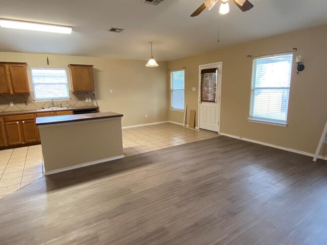 Building Photo - 258 Western Dr