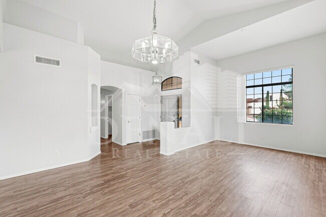 Building Photo - 1342 W Hopbush Way