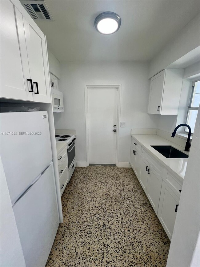 Foto del edificio - 1710 Arthur St