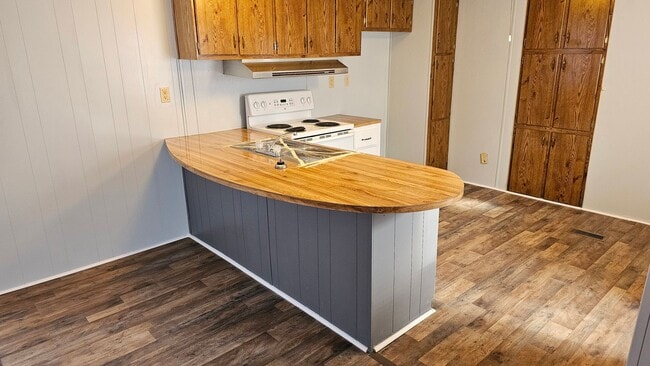 Building Photo - 2217 Glenburn Rd