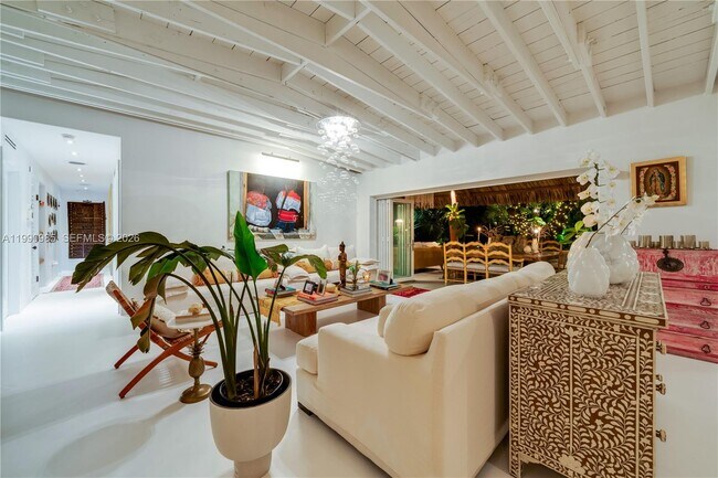 Foto del edificio - 330 Gulf Rd