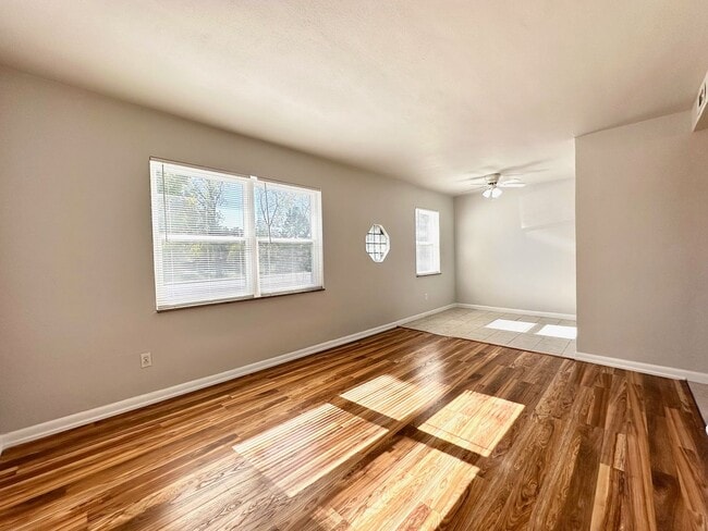 Building Photo - 7012 Jamieson Ave