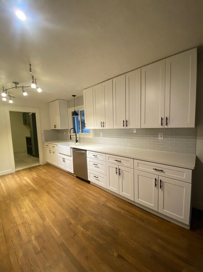 Foto del edificio - Gorgeous Fully Remodeled 3 Bed 1.5 baths a...