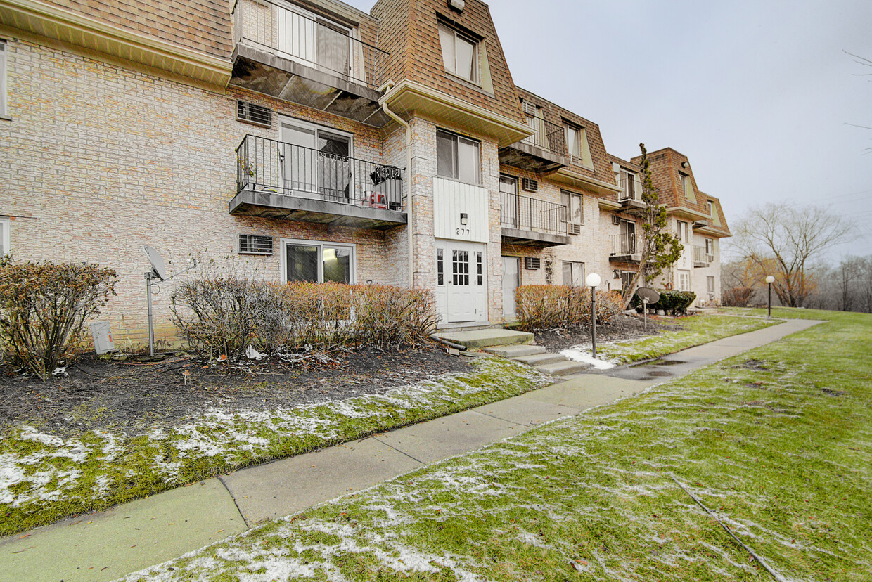 Primary Photo - 277 Shorewood Dr