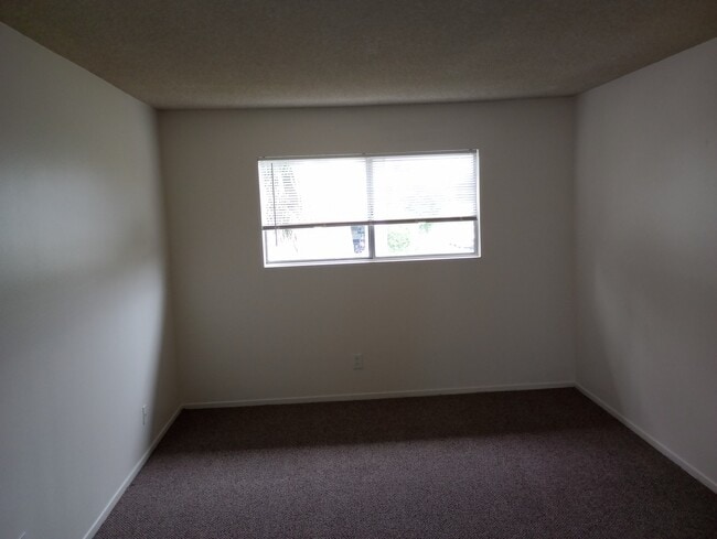 Building Photo - 2208 Gates Ave
