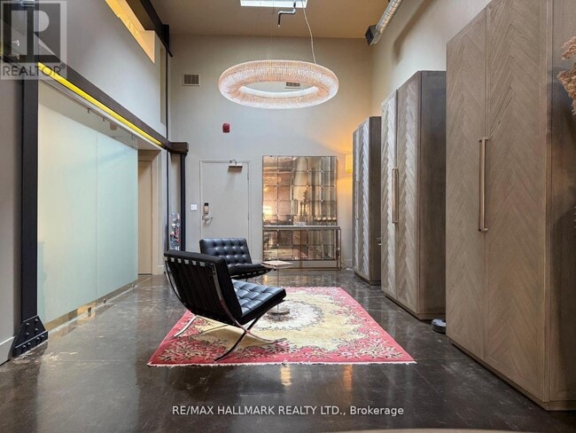 Building Photo - 326 Carlaw Ave