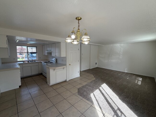 Foto del edificio - 4338 Ward Pl NE