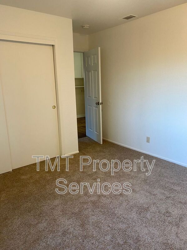 Building Photo - 228 McFarland St